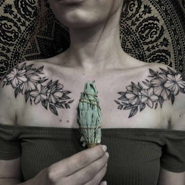 tatuaż graficzny kwiaty symetria