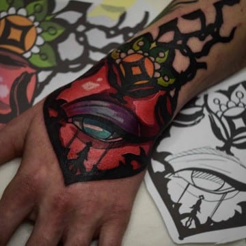 neotrad kolor dłoń tatuaż