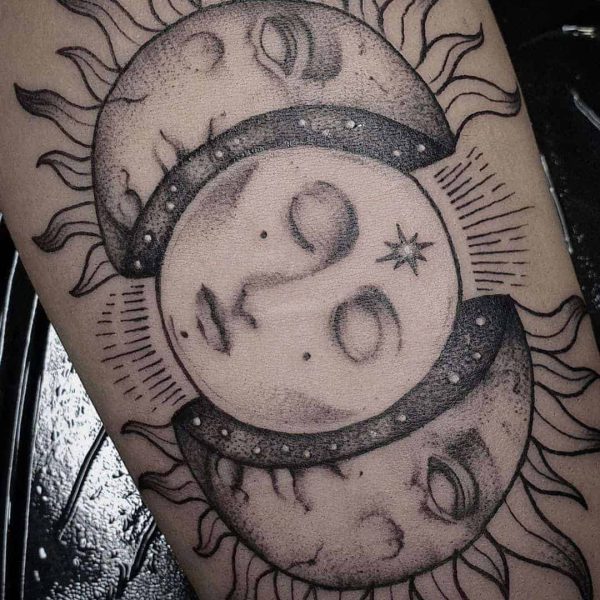 słońce tatuaz graficzny 2