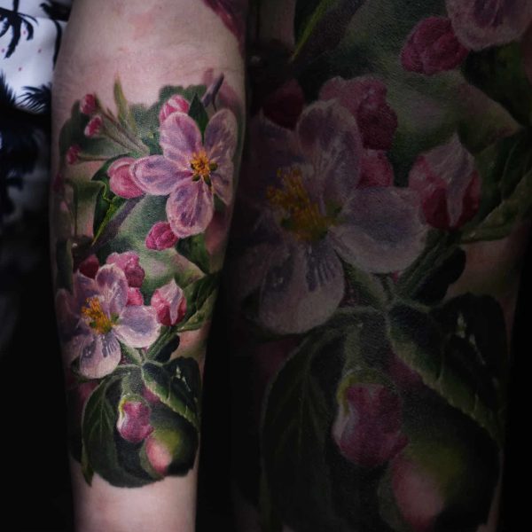 tatuaż kwiaty kolorowy