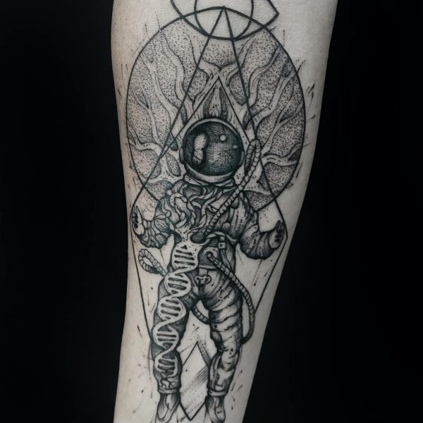 kosmonauta graficzny tatuaz