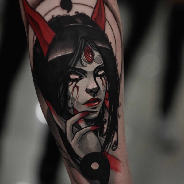 mroczny tatuaz kobiety