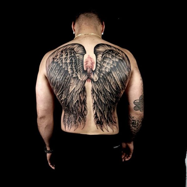 tatuaż na plecach skrzydła