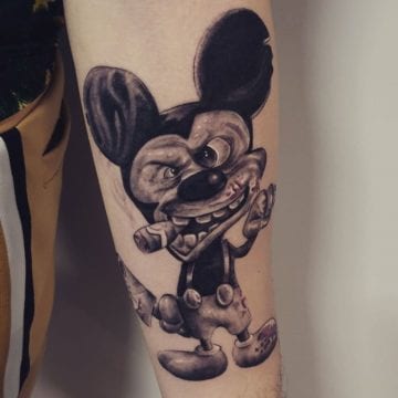 tatuaż przełamie myszka miki