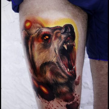 niedźwiedź tatuaż udo realistyczny
