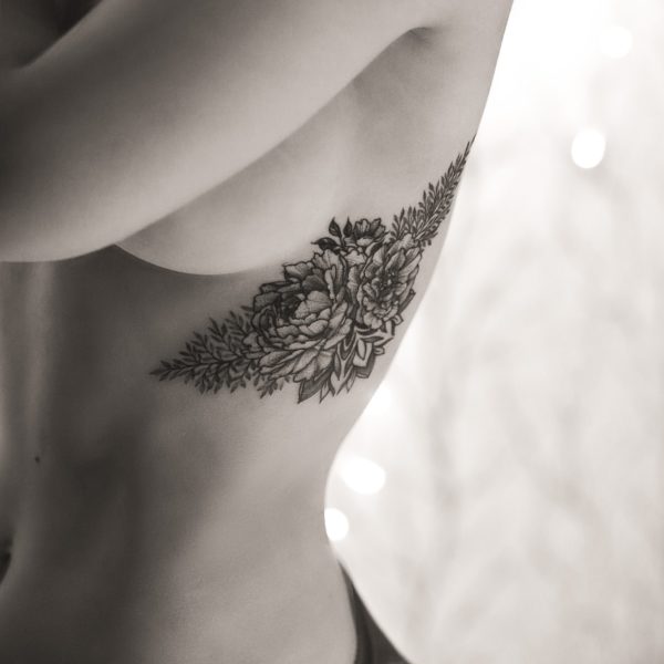 olga tatuaz graficzny kwiaty