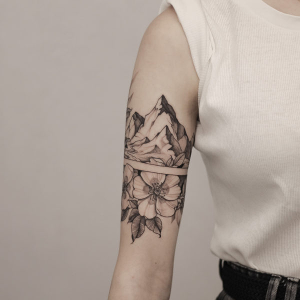 tatuaz kobiecy ramie