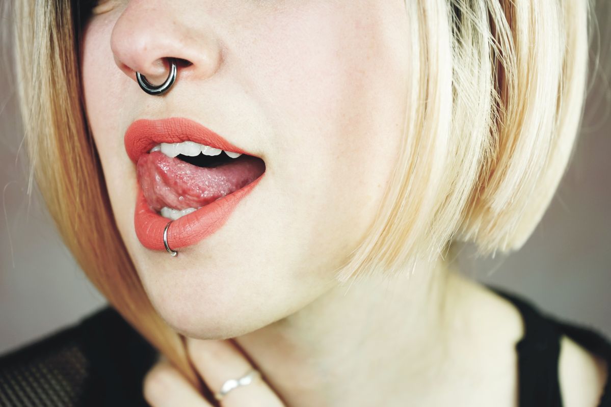 tounge-web-piercing